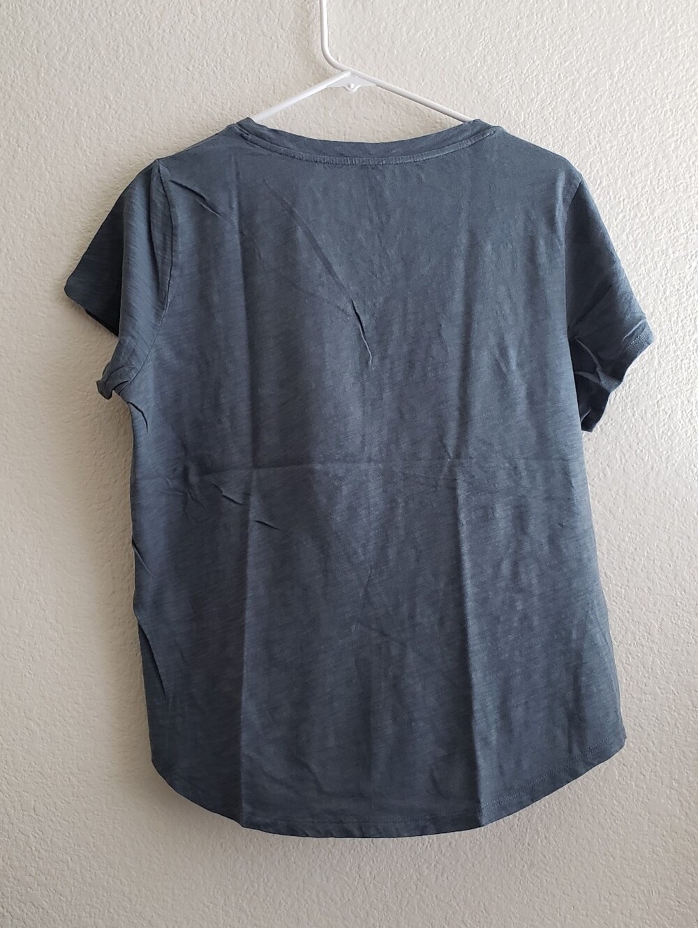Women's Old Navy Bundle T-shirts - Picture 5 of 15